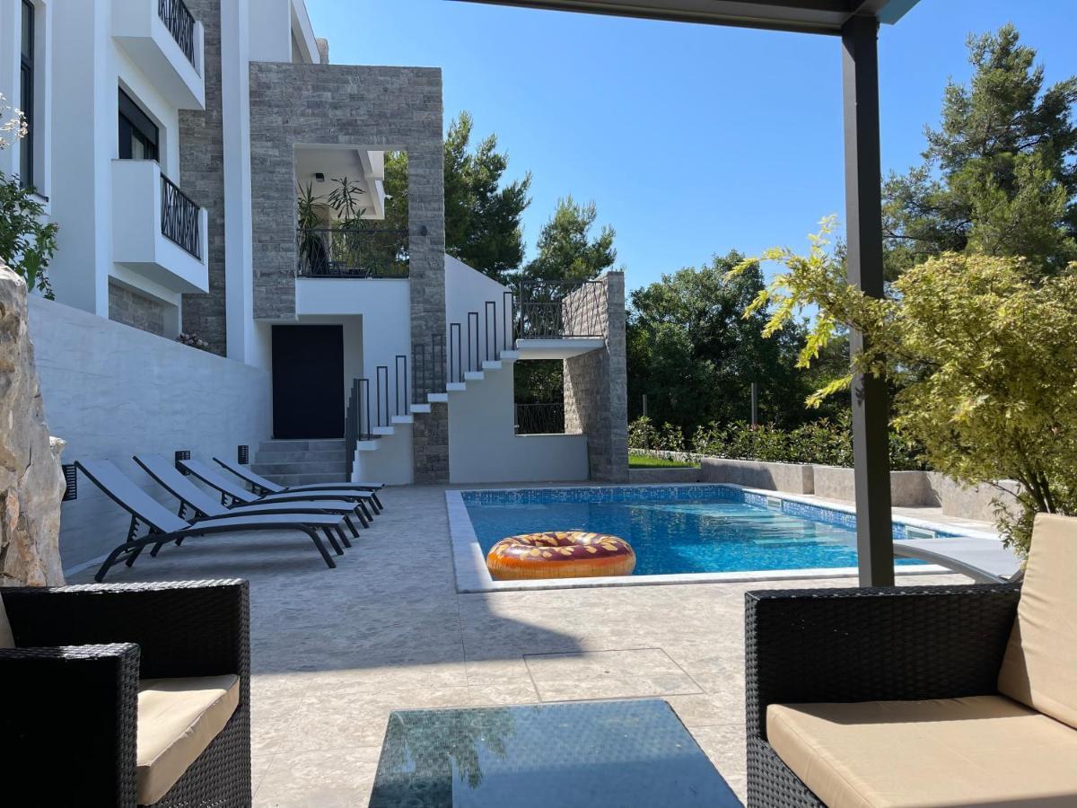 Villa Pine Бар Экстерьер фото