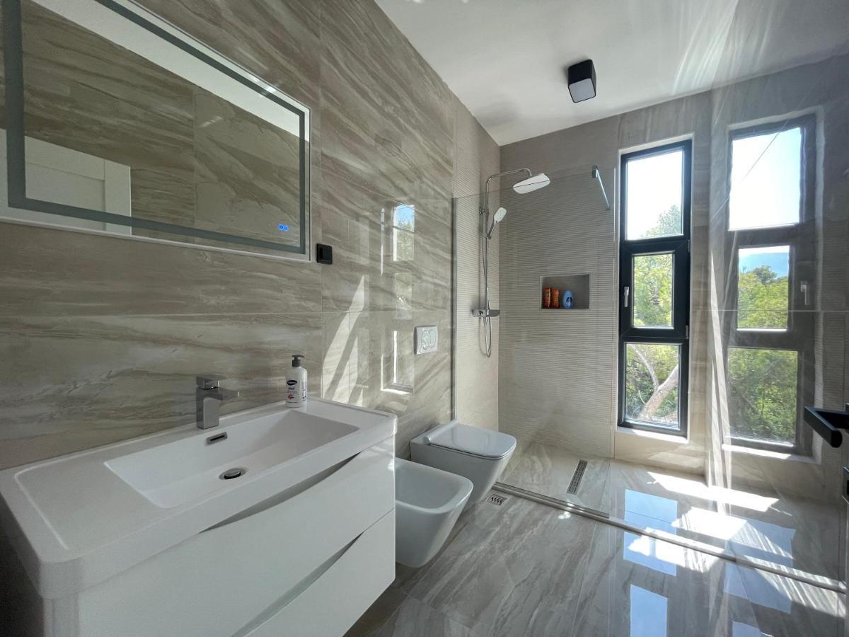 Villa Pine Бар Экстерьер фото