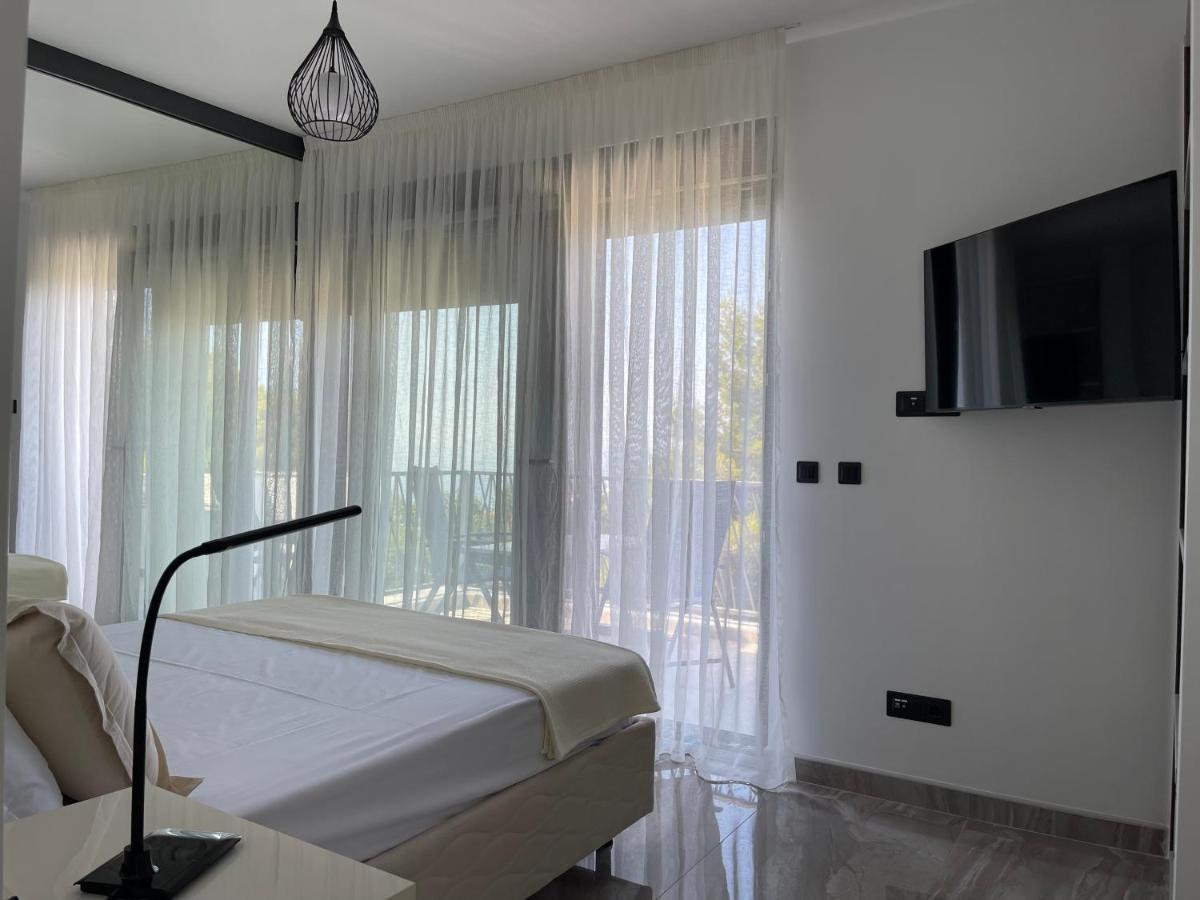 Villa Pine Бар Экстерьер фото