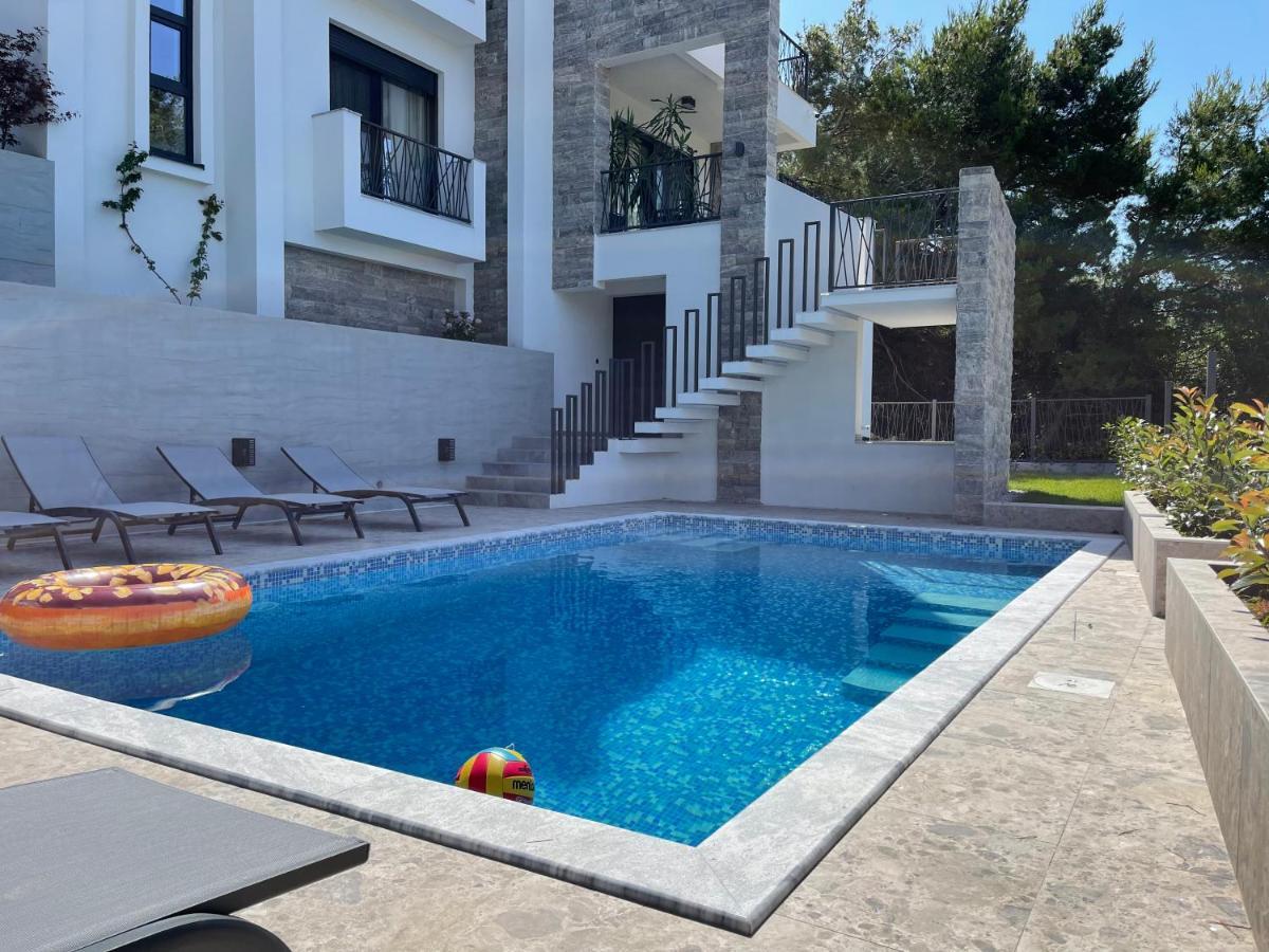 Villa Pine Бар Экстерьер фото