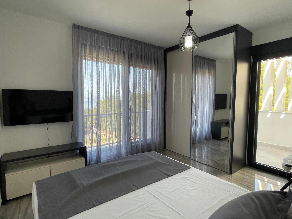 Villa Pine Бар Экстерьер фото