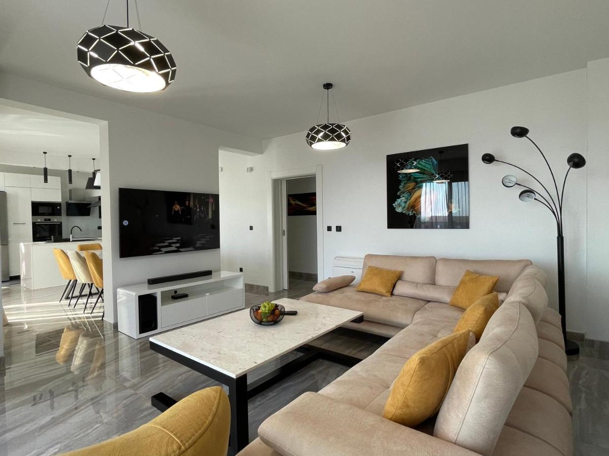 Villa Pine Бар Экстерьер фото
